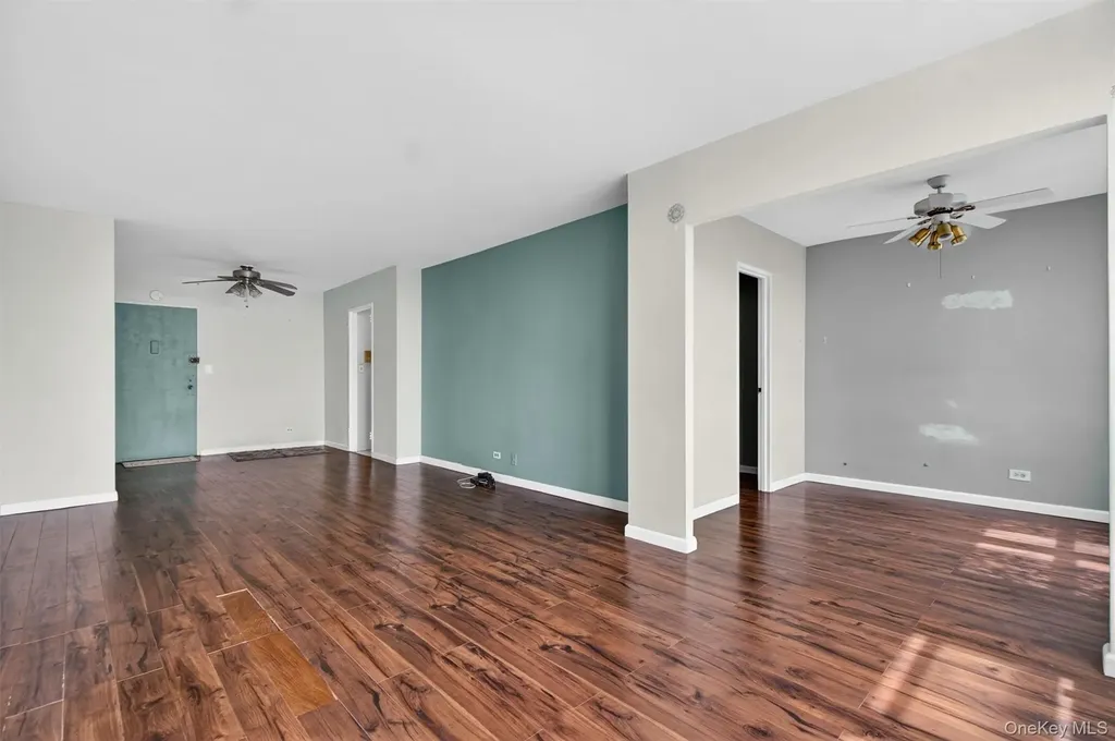 3121 Middletown Road Bronx NY 10461