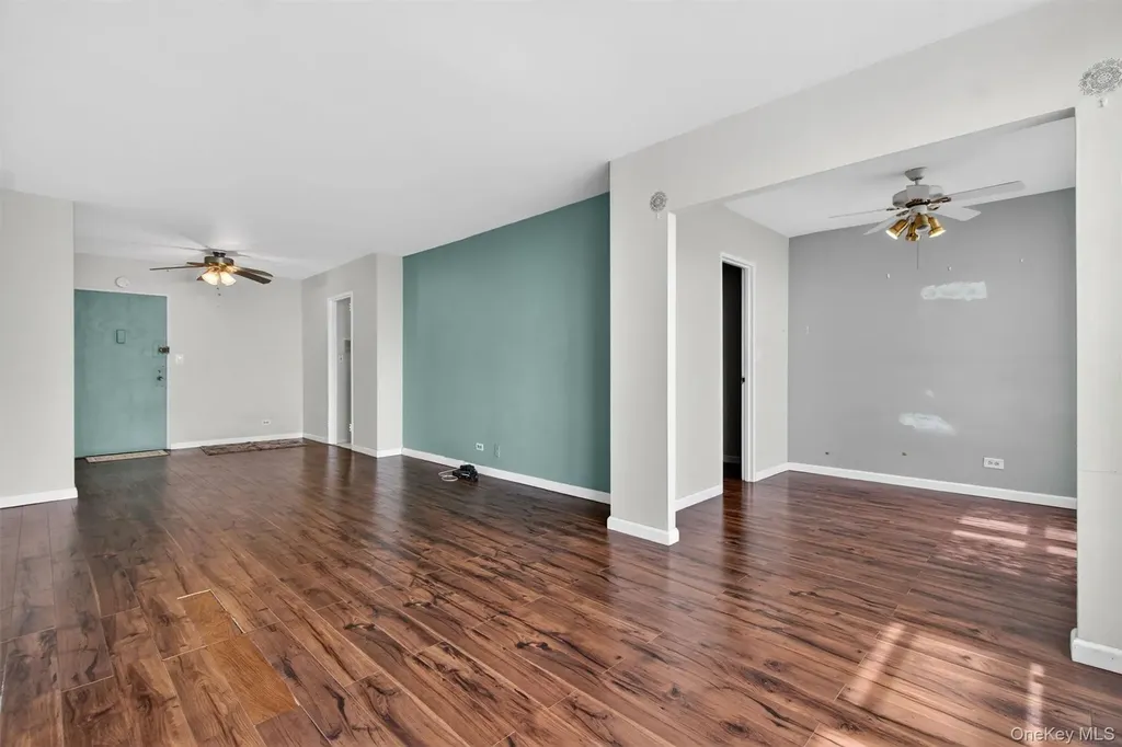 3121 Middletown Road Bronx NY 10461