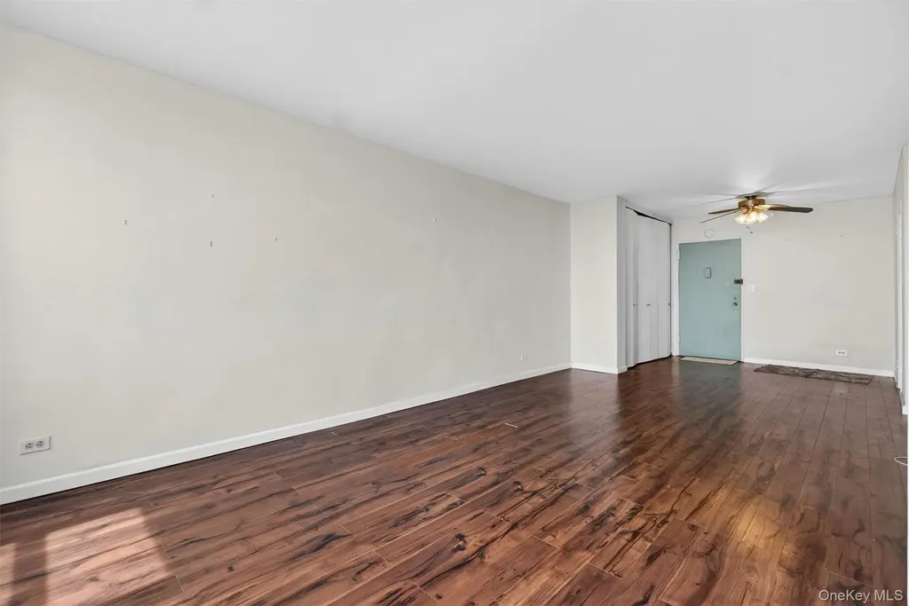 3121 Middletown Road Bronx NY 10461