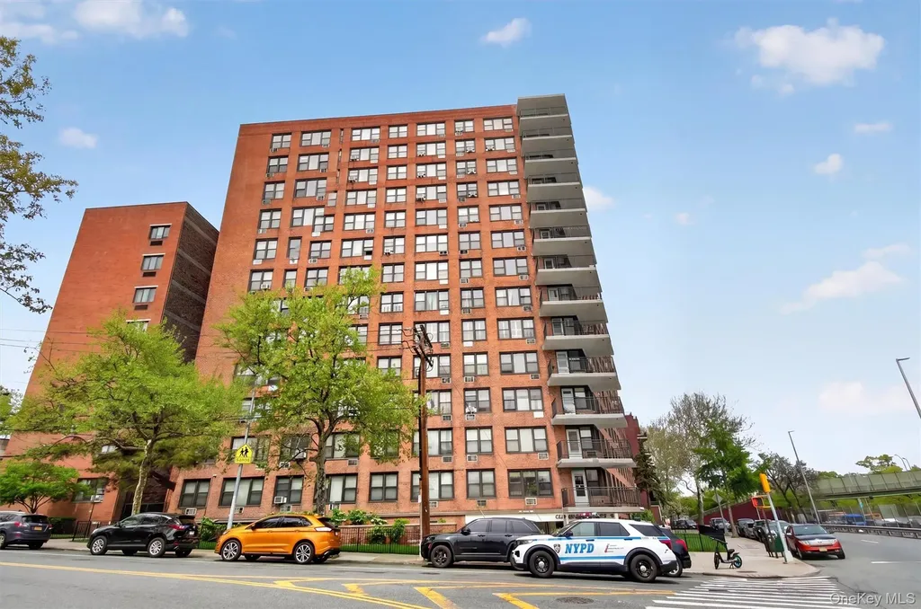 3121 Middletown Road Bronx NY 10461