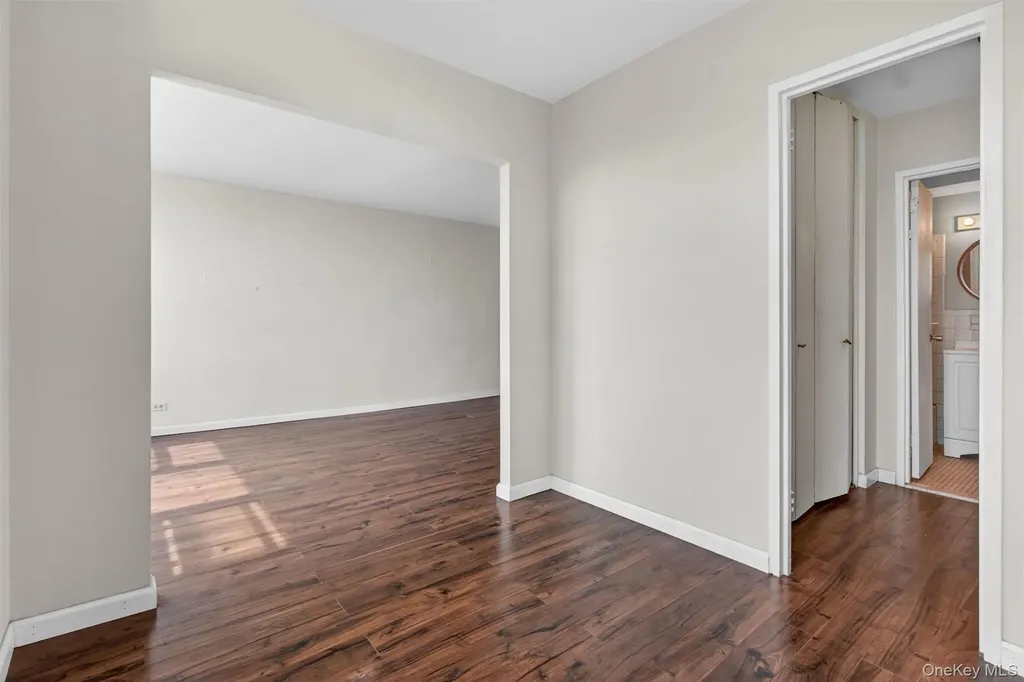 3121 Middletown Road Bronx NY 10461