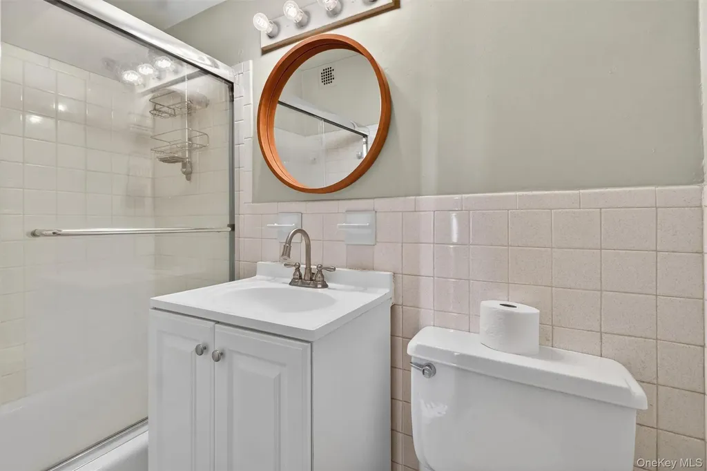 3121 Middletown Road Bronx NY 10461