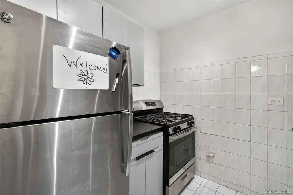 3121 Middletown Road Bronx NY 10461