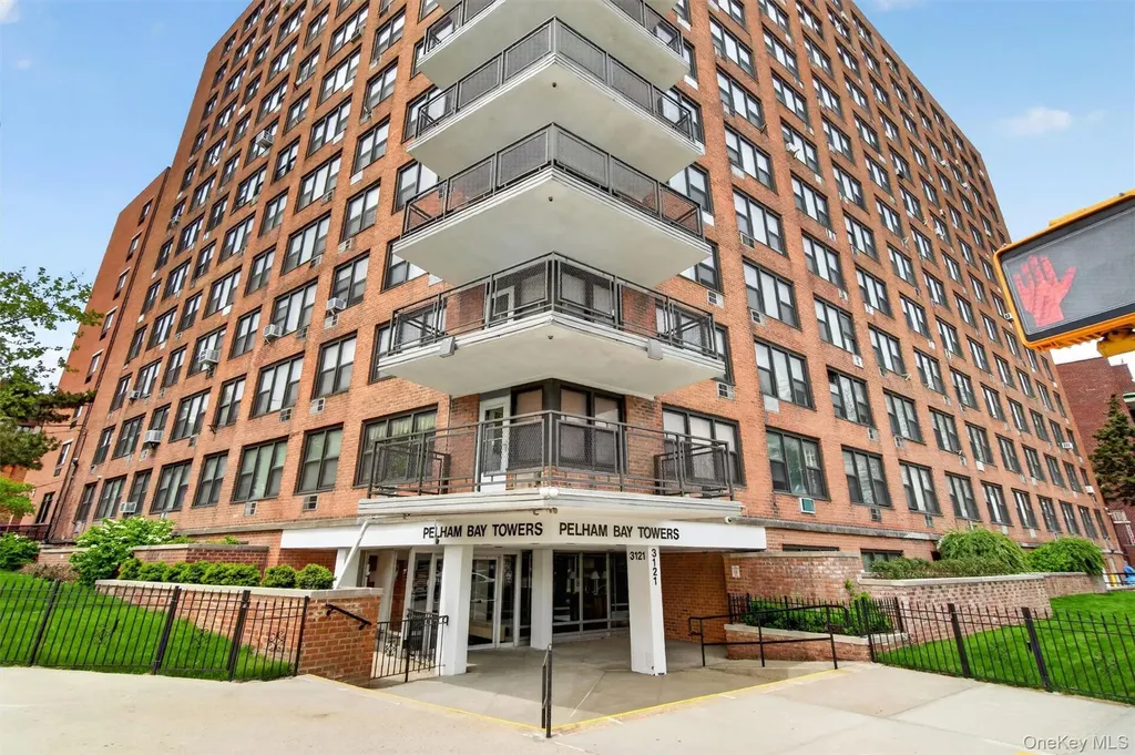 3121 Middletown Road Bronx NY 10461
