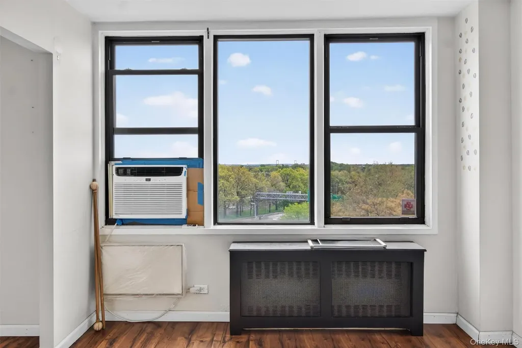3121 Middletown Road Bronx NY 10461