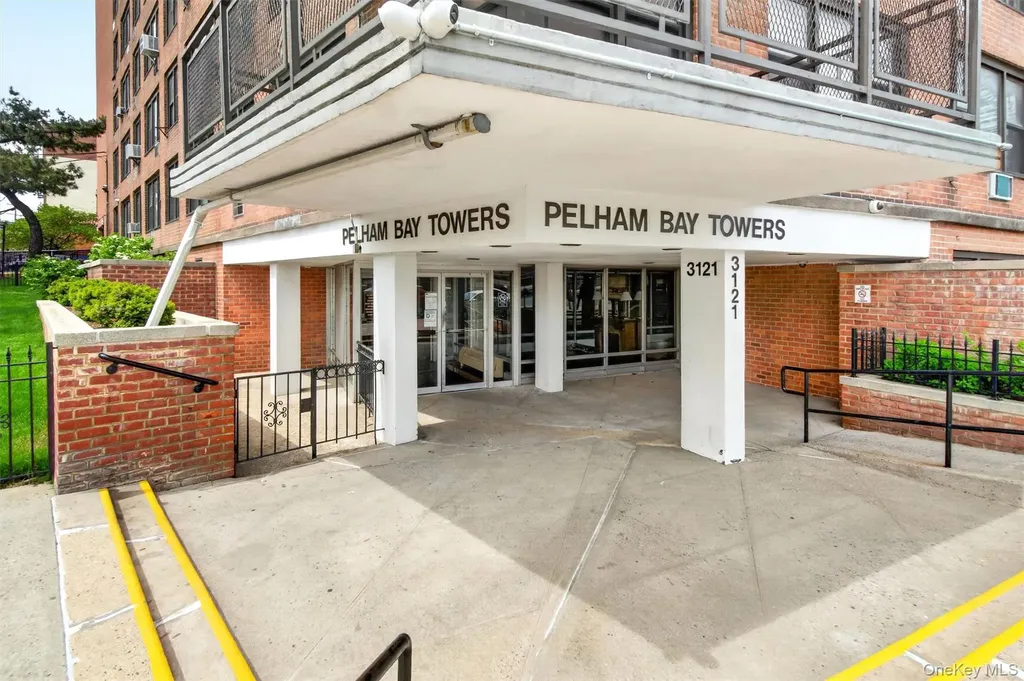 3121 Middletown Road Bronx NY 10461