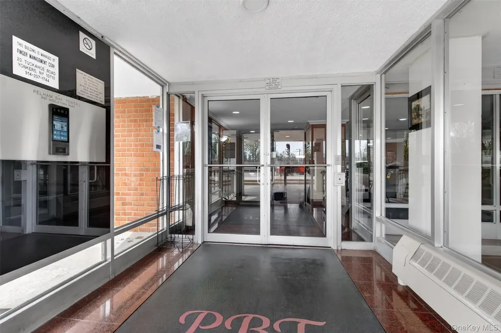 3121 Middletown Road Bronx NY 10461