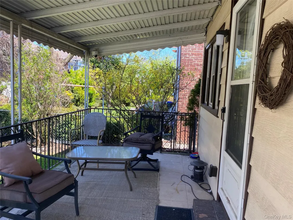 425 E Penn Street Long Beach NY 11561