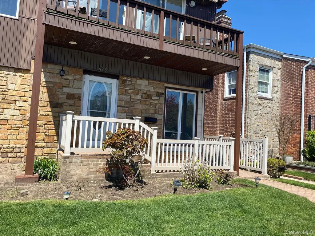 425 E Penn Street Long Beach NY 11561