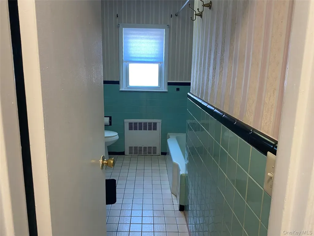 425 E Penn Street Long Beach NY 11561