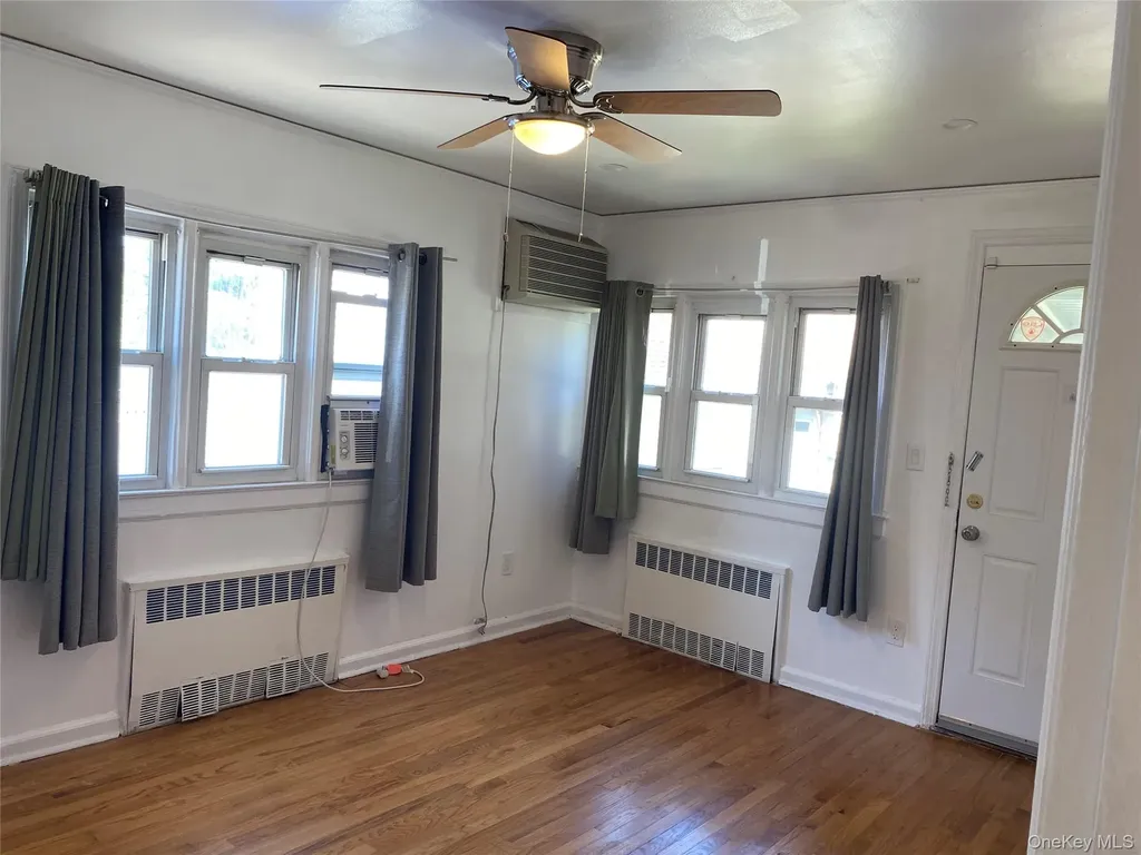 425 E Penn Street Long Beach NY 11561