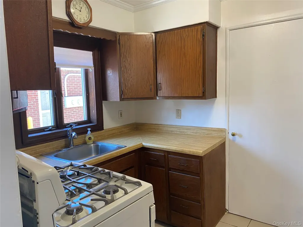425 E Penn Street Long Beach NY 11561