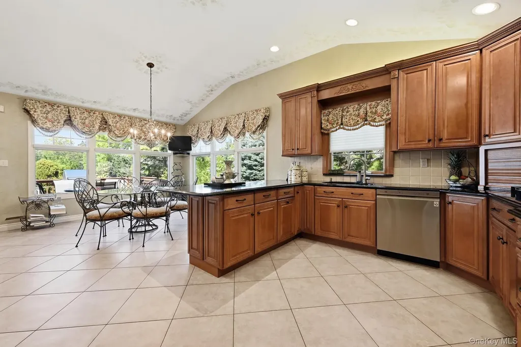 8 Herkimer Avenue Jericho NY 11753