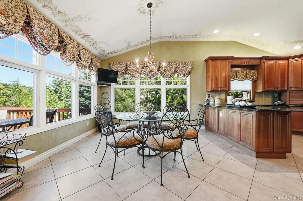 8 Herkimer Avenue Jericho NY 11753