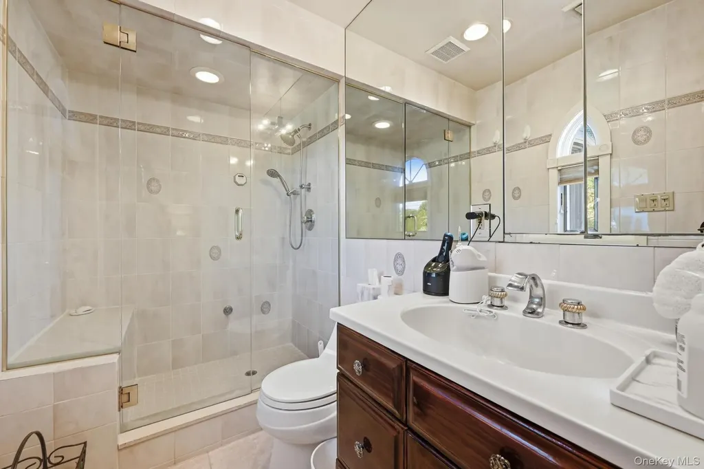 8 Herkimer Avenue Jericho NY 11753