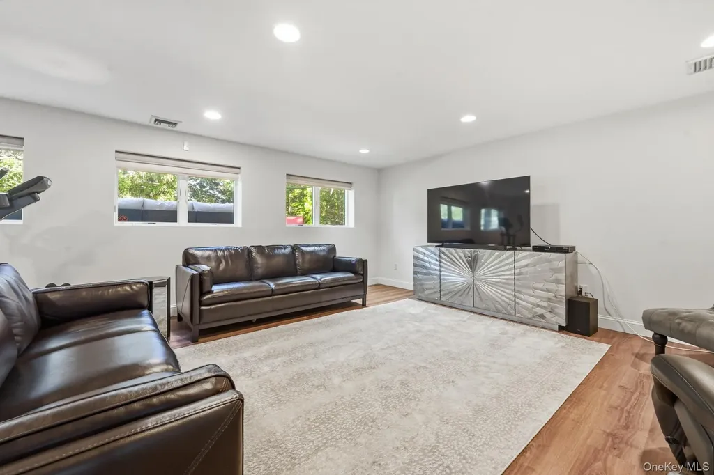 8 Herkimer Avenue Jericho NY 11753