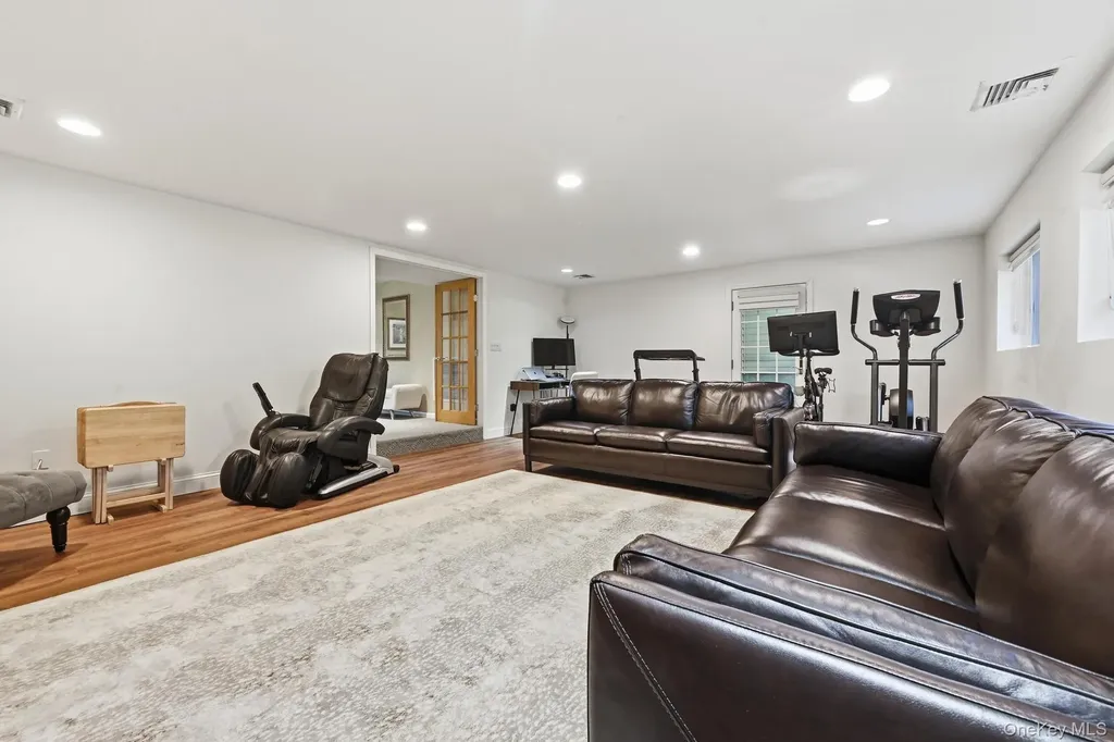 8 Herkimer Avenue Jericho NY 11753
