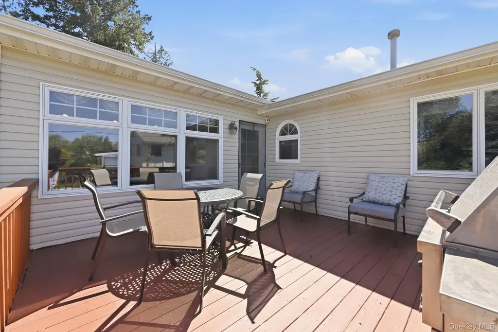 8 Herkimer Avenue Jericho NY 11753