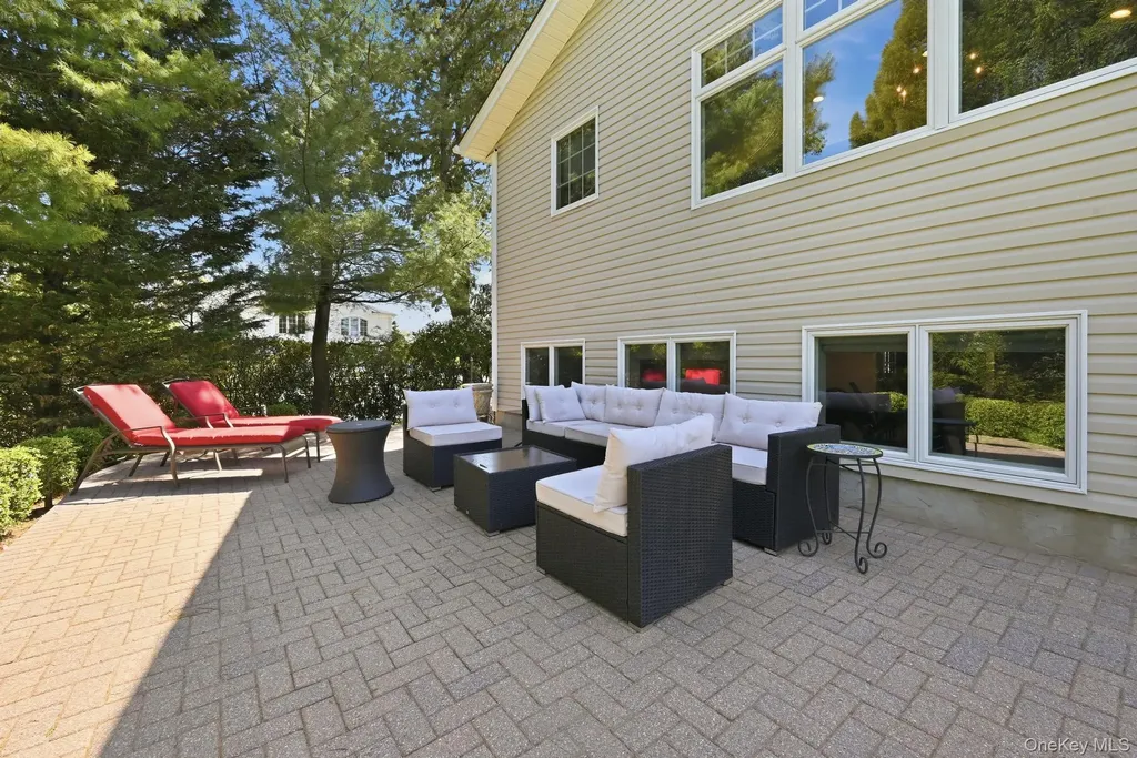 8 Herkimer Avenue Jericho NY 11753
