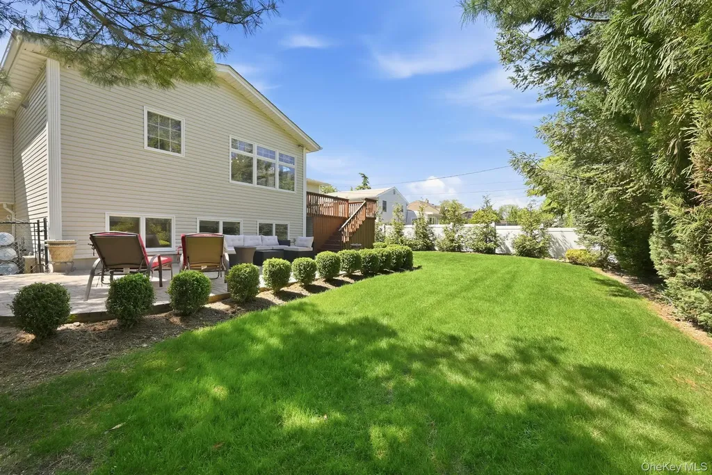 8 Herkimer Avenue Jericho NY 11753