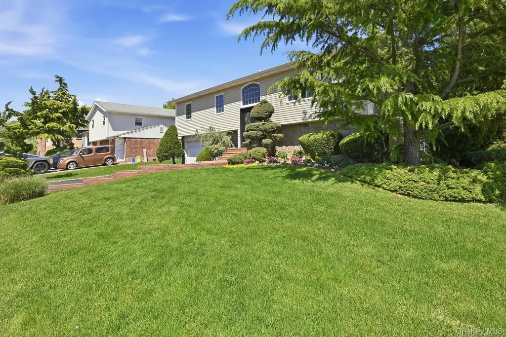 8 Herkimer Avenue Jericho NY 11753