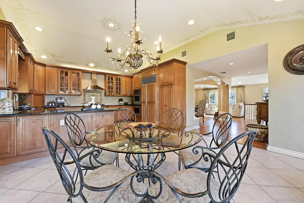 8 Herkimer Avenue Jericho NY 11753