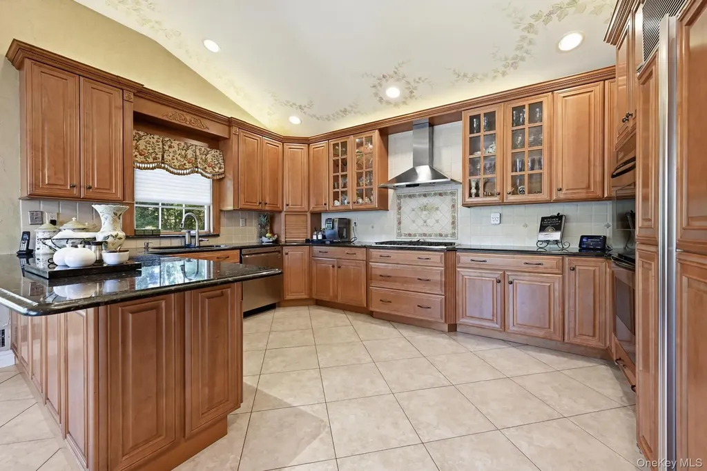 8 Herkimer Avenue Jericho NY 11753
