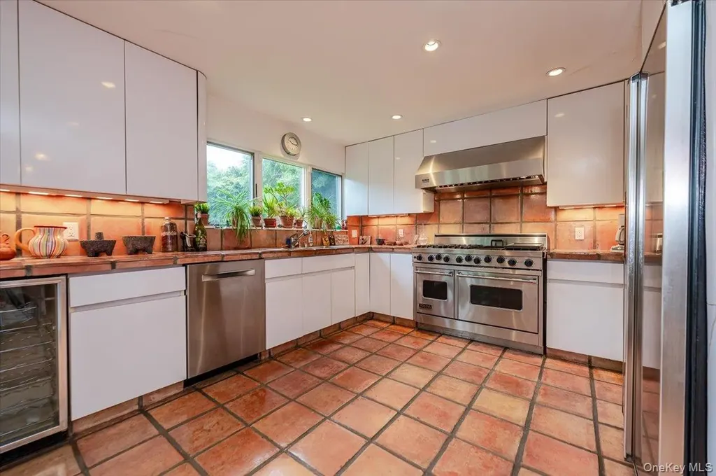 1701 Bay Boulevard Atlantic Beach NY 11509