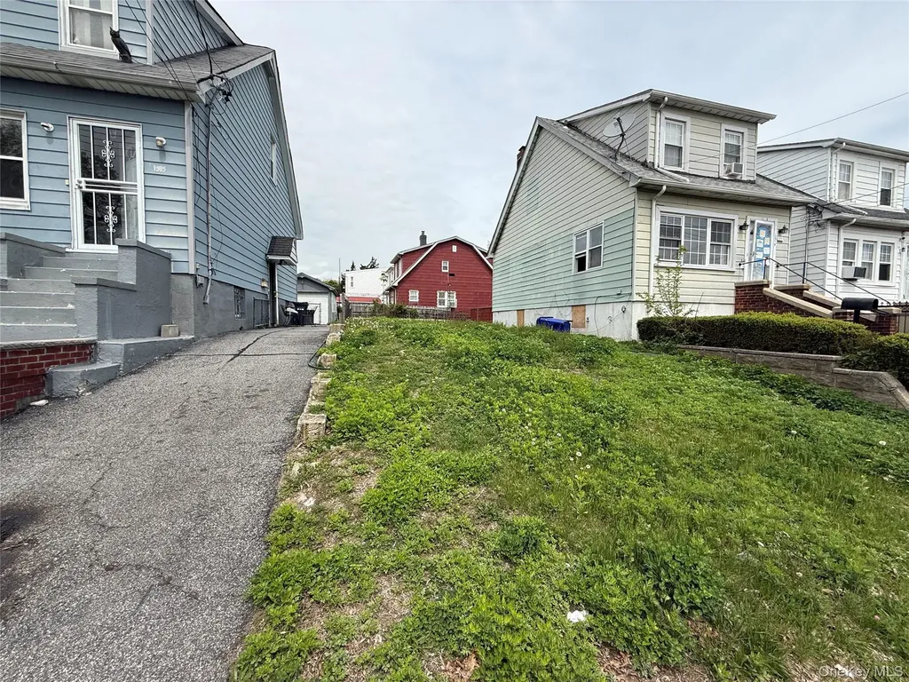 1517 Adee Avenue Bronx NY 10469