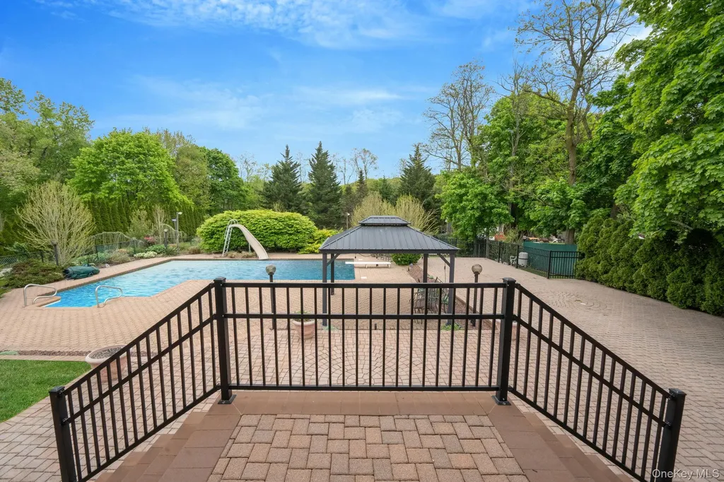 14 Penn Drive Dix Hills NY 11746