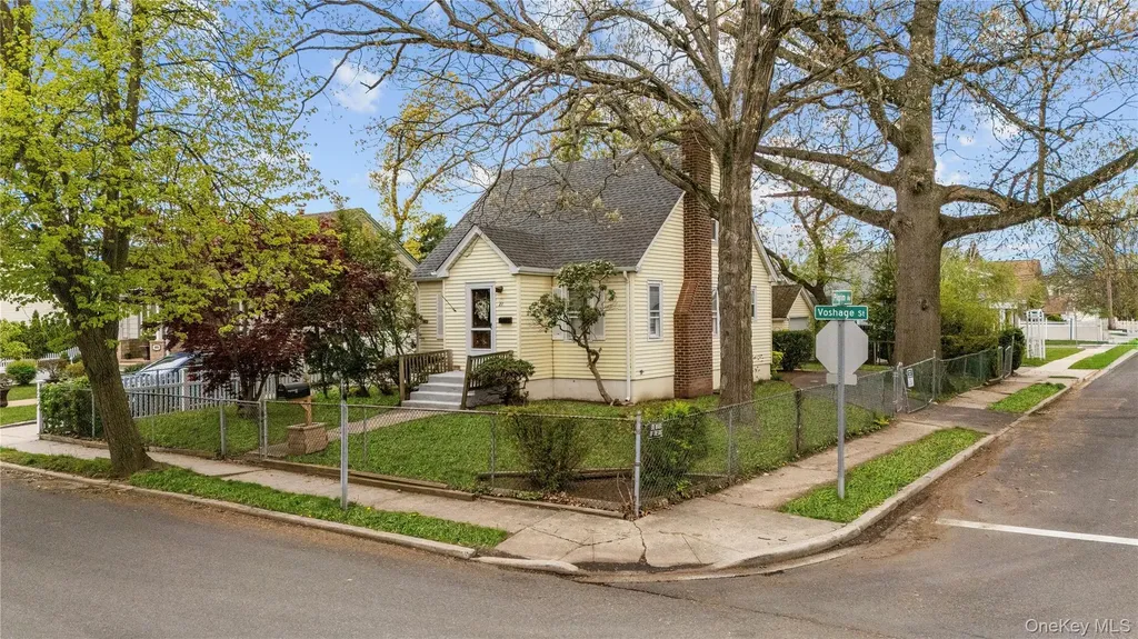 21 Voshage Street North Baldwin NY 11510