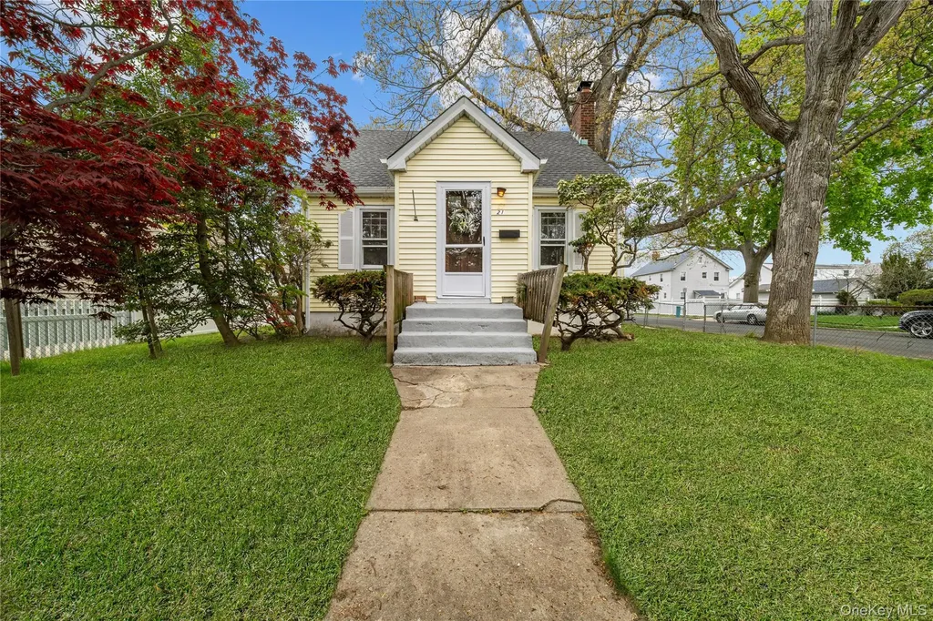 21 Voshage Street North Baldwin NY 11510