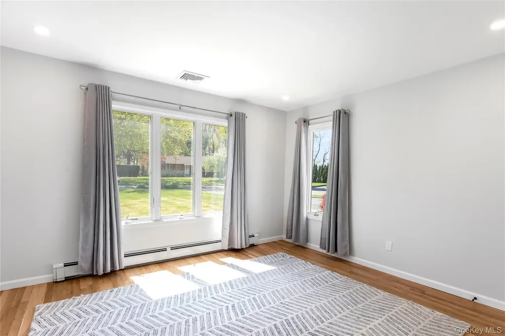 68 W Apollo Drive Riverhead NY 11901