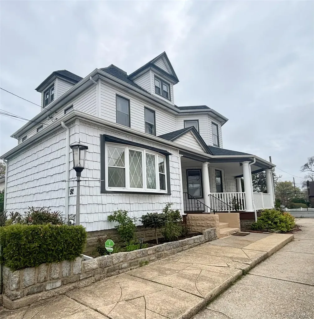 92 Wavecrest Street Valley Stream NY 11581