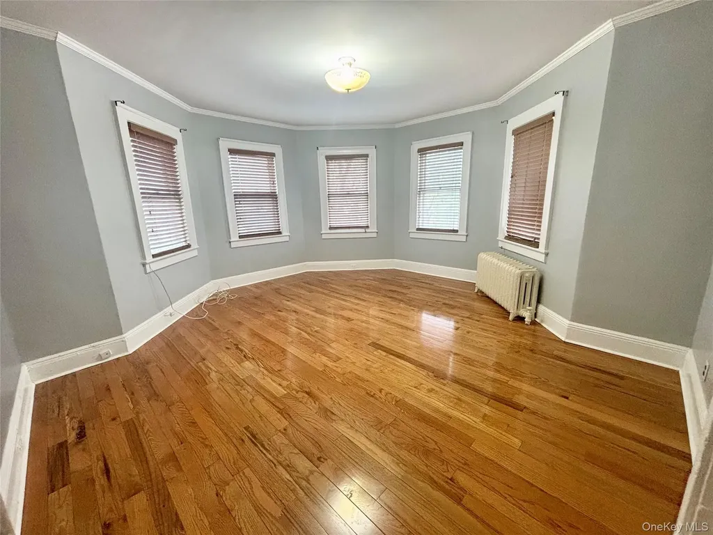 92 Wavecrest Street Valley Stream NY 11581