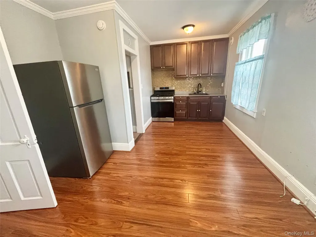 92 Wavecrest Street Valley Stream NY 11581