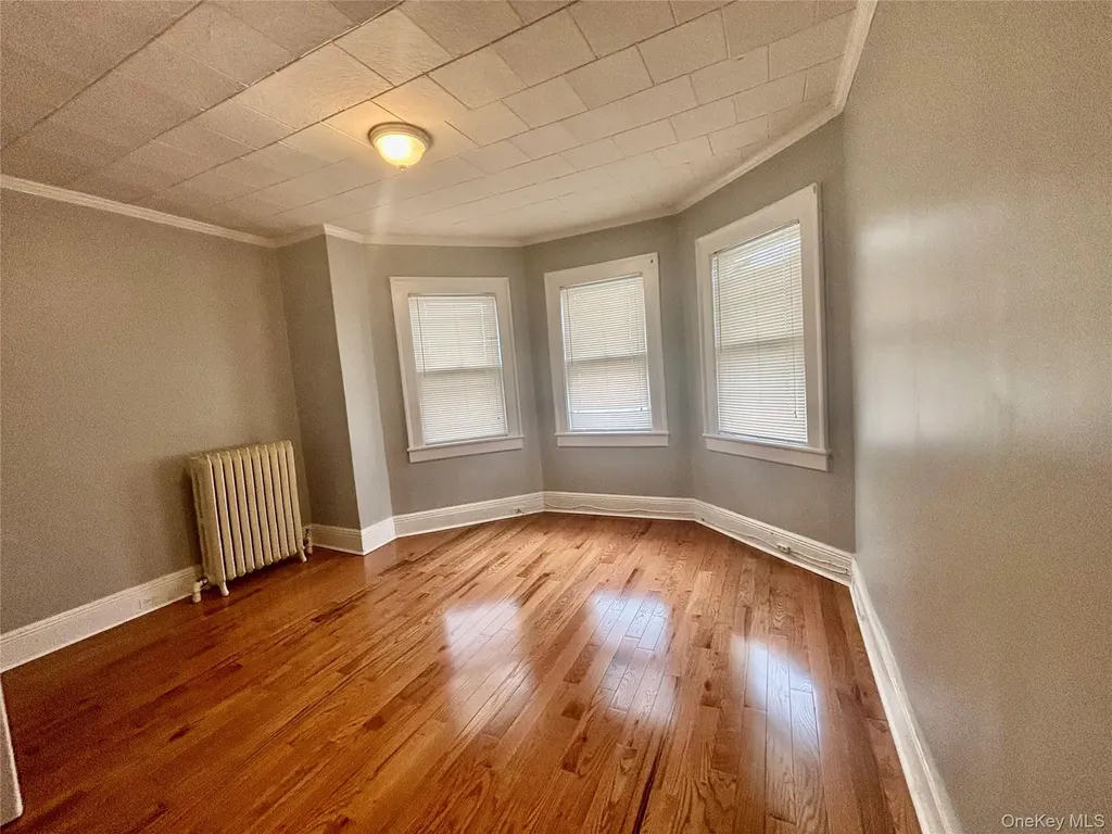 92 Wavecrest Street Valley Stream NY 11581
