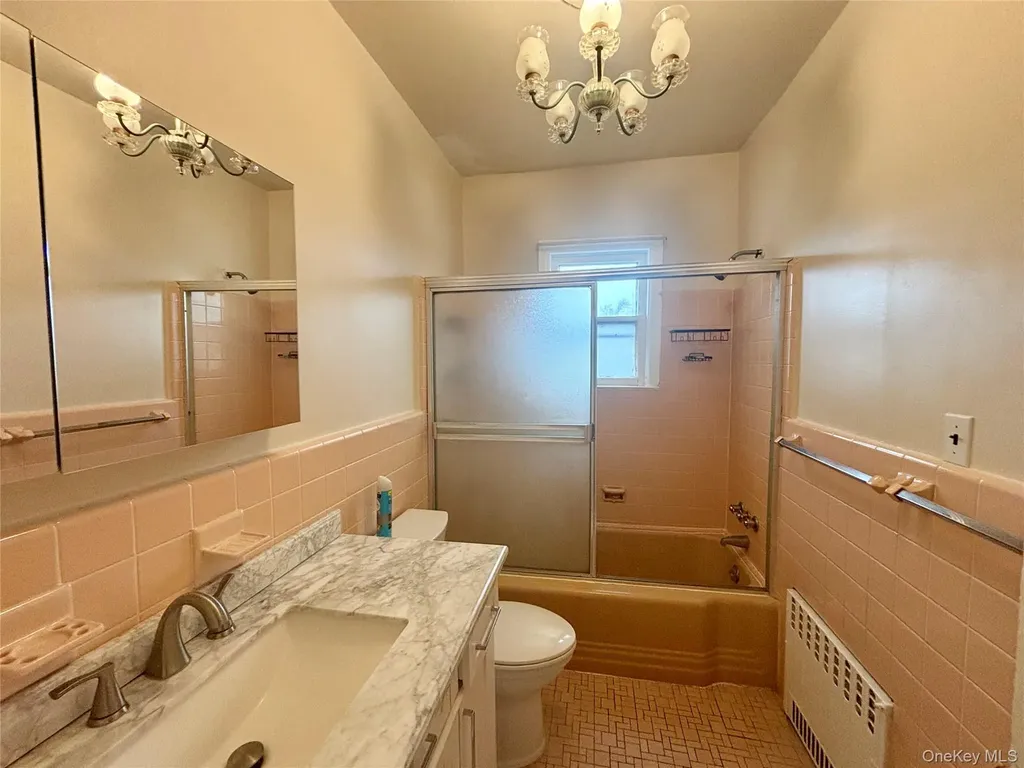 92 Wavecrest Street Valley Stream NY 11581