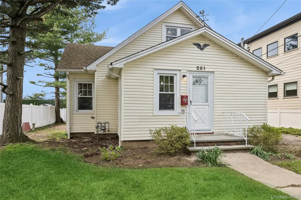 261 Marcellus Road Mineola NY 11501
