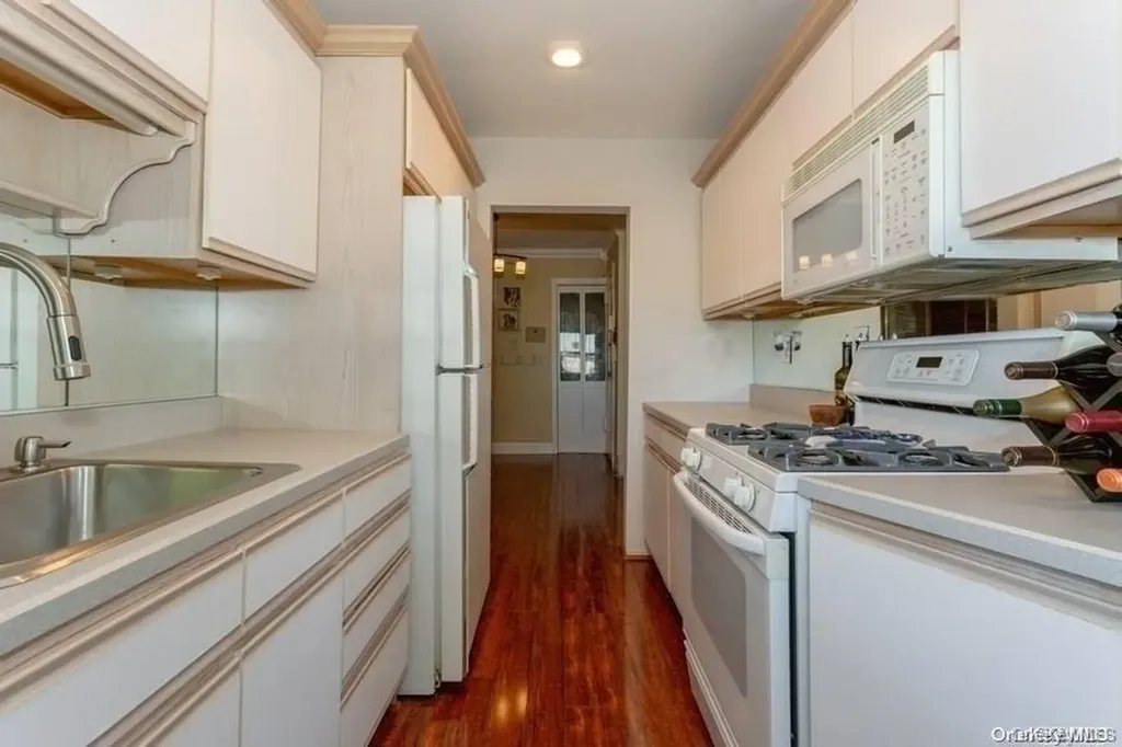 1213 E Broadway Hewlett NY 11557