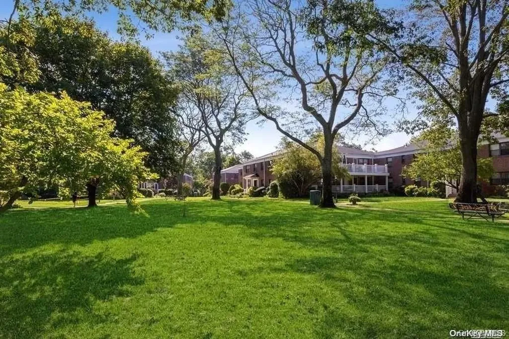 1213 E Broadway Hewlett NY 11557
