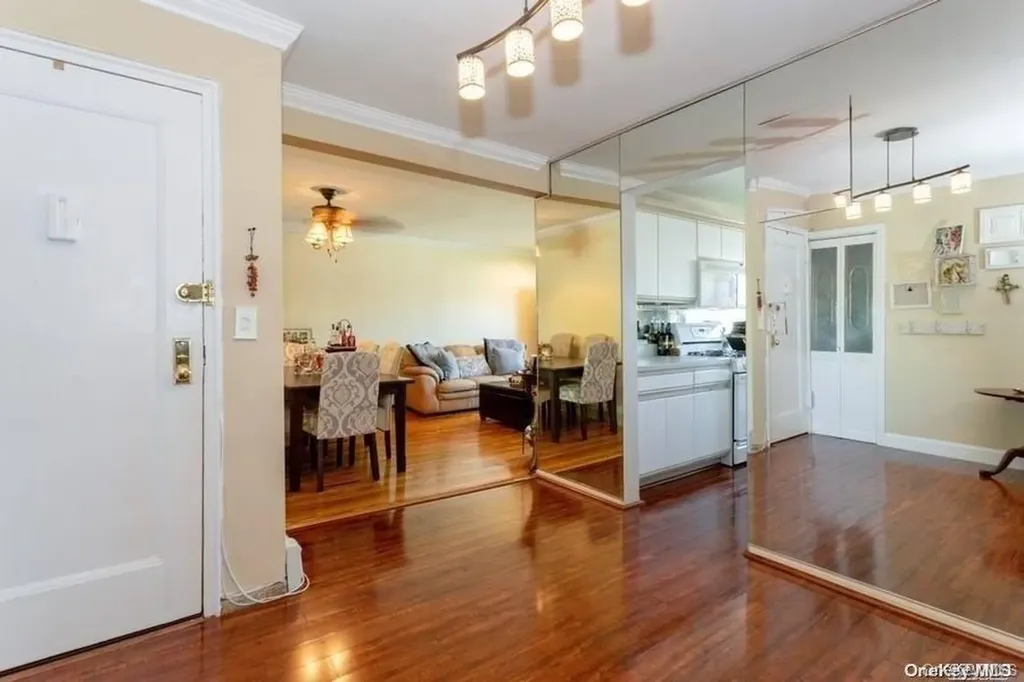 1213 E Broadway Hewlett NY 11557
