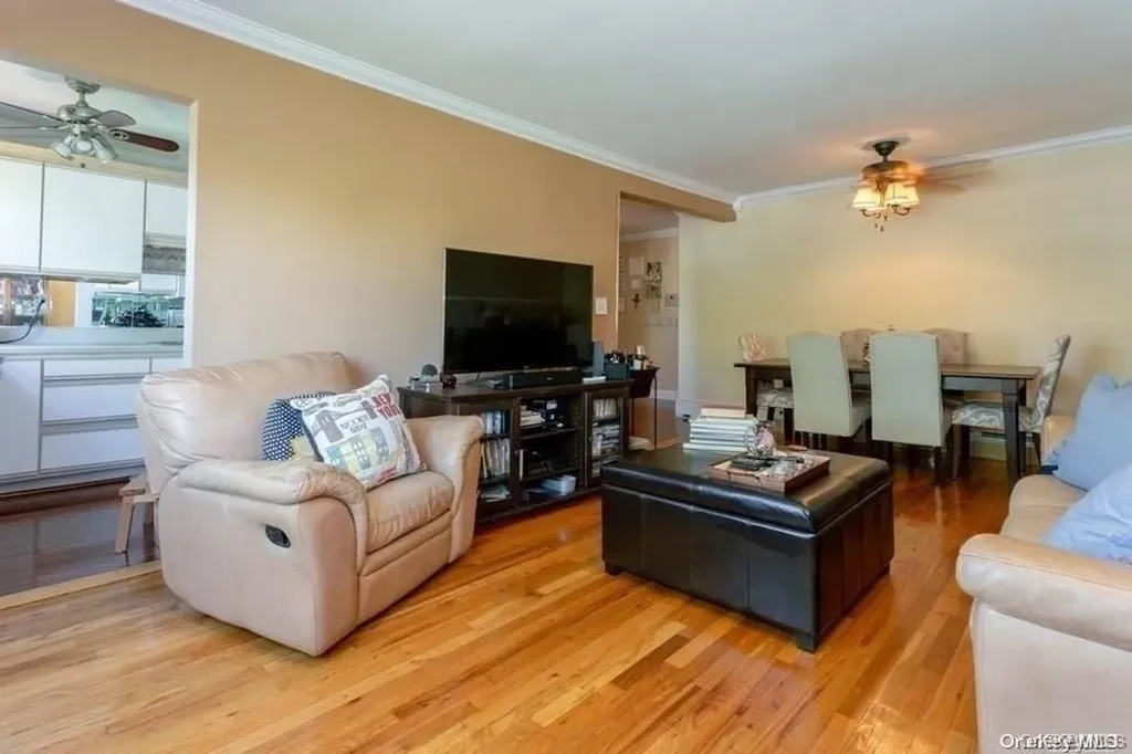 1213 E Broadway Hewlett NY 11557