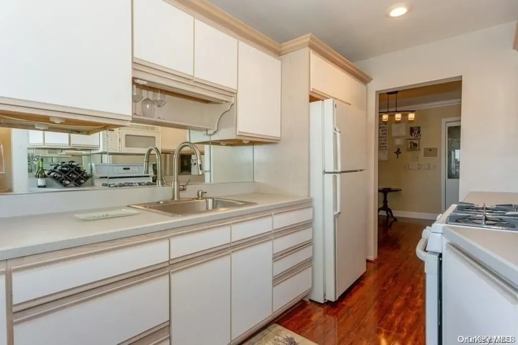1213 E Broadway Hewlett NY 11557