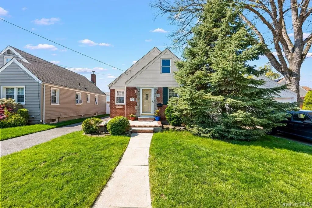 134 E Dover Street Valley Stream NY 11580