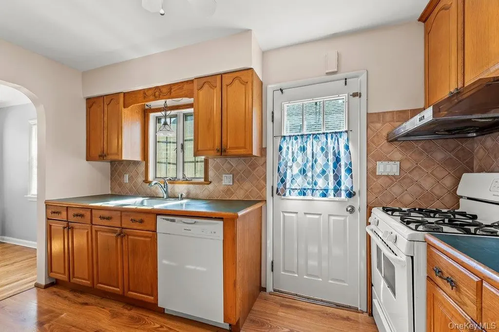 134 E Dover Street Valley Stream NY 11580