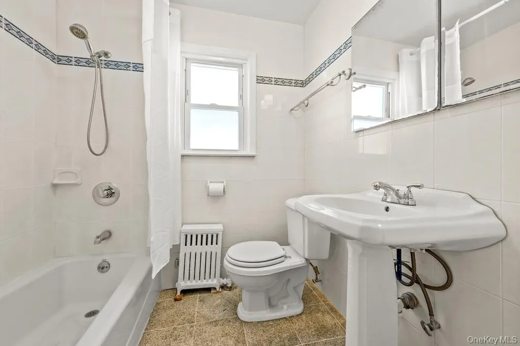 134 E Dover Street Valley Stream NY 11580
