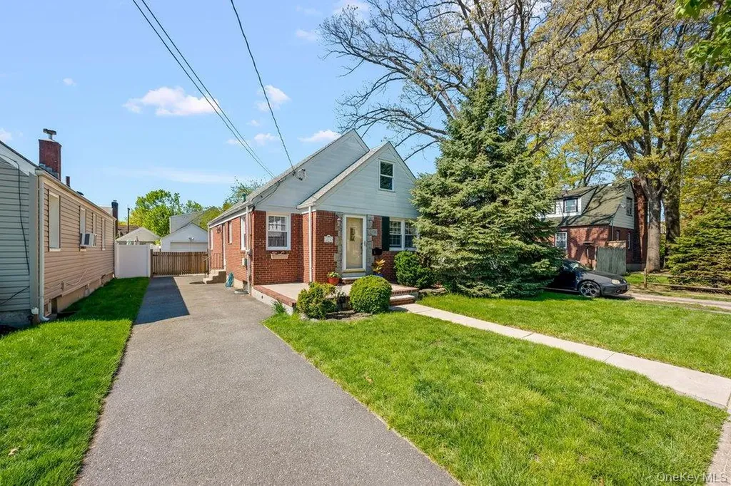 134 E Dover Street Valley Stream NY 11580