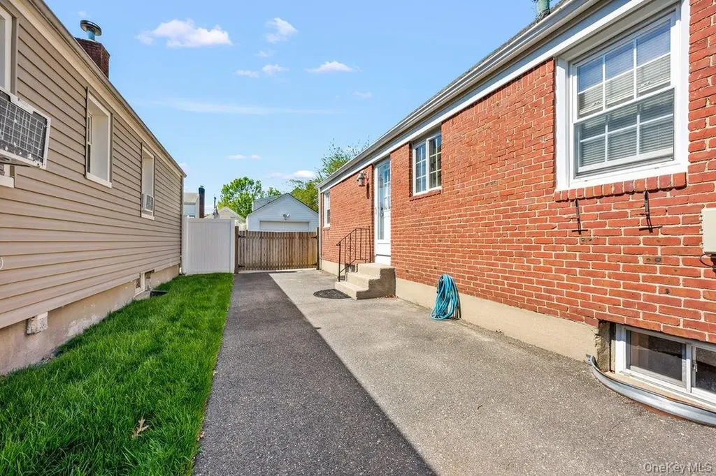 134 E Dover Street Valley Stream NY 11580