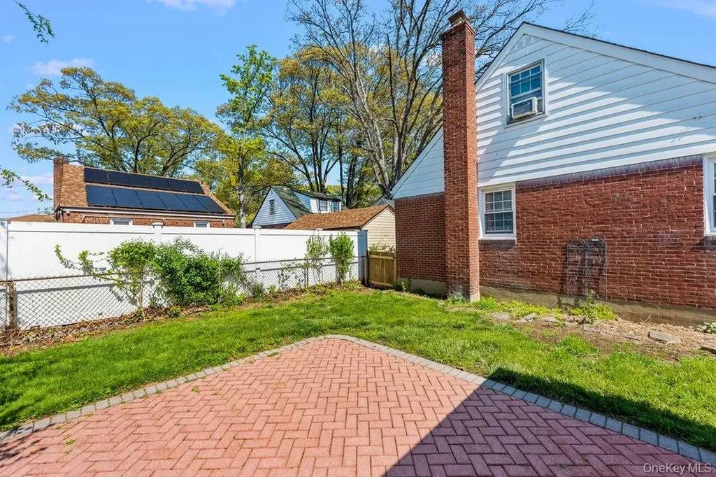134 E Dover Street Valley Stream NY 11580
